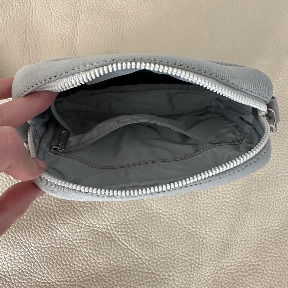 VOORAY Sidekick Moto Crossbody Bag - Picture 5 of 8